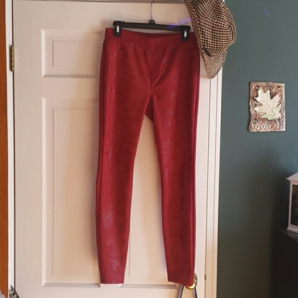 HUE Pants - HUE Red hot!! Faux leather jeggings pants EUC!